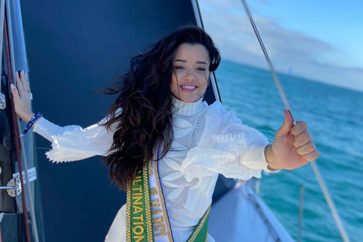 Miss Ilhabela veleja com o Phytoervas na Semana de Vela 2023